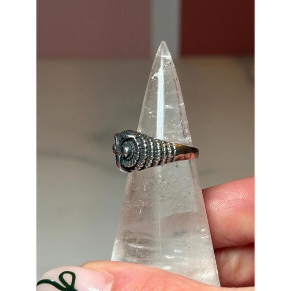 925 Sterling Silver Owl Ring: Size 6 • Symbolic Statement Jewelry - Picture 6 of 9